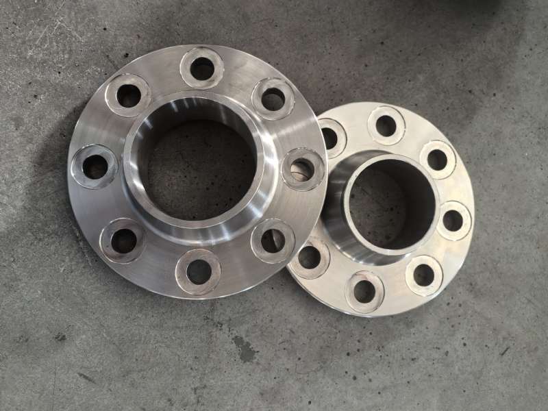 �������m